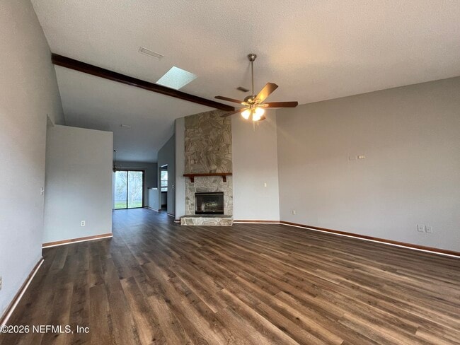 Building Photo - 13326 Currituck Dr N