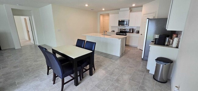 Building Photo - 528 Seafoam Cir