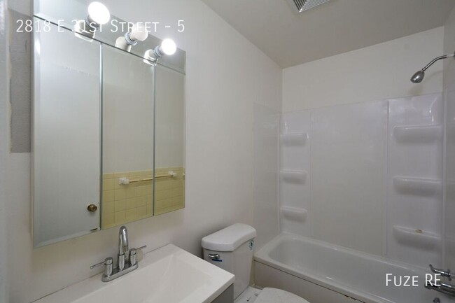 Building Photo - **Move In Special!** Spacious 2-Bedroom Up...