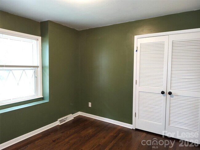 Building Photo - 5812 Donegal Dr