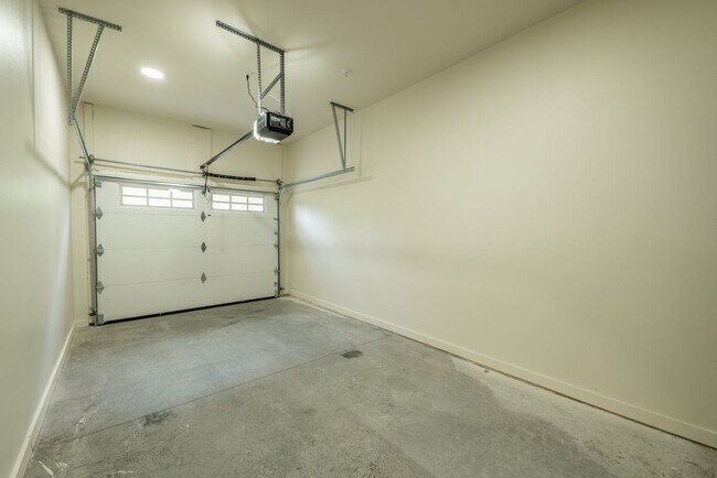 Building Photo - 3 Bed / 2.5 Bath Townhome w/Deck, Walkout Finished Basement, 9' Ceilings, Quartz Tops, Stainless ...