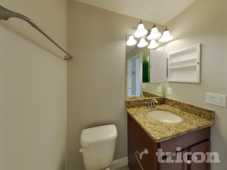 Building Photo - 13185 Green Violet Dr
