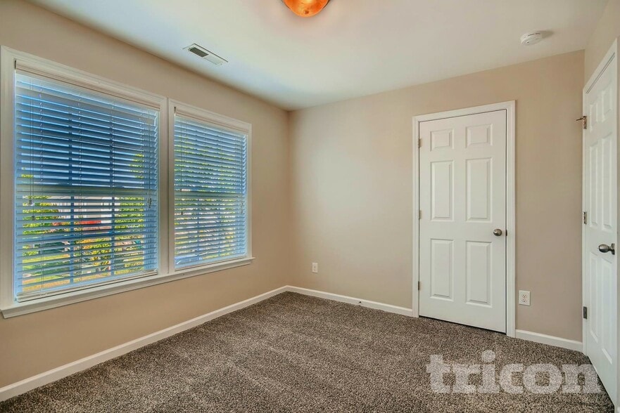 Building Photo - 657 Shellbark Dr