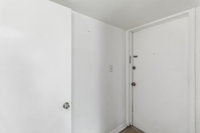 Building Photo - 2569 N Alafaya Trail