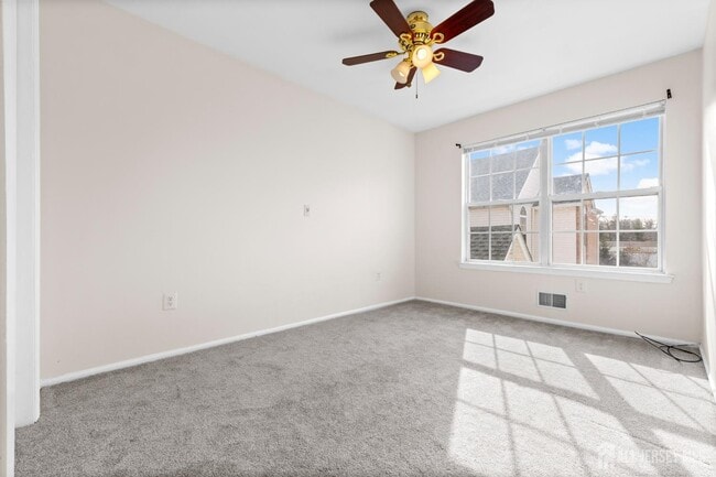 Building Photo - 421 Plymouth Rd