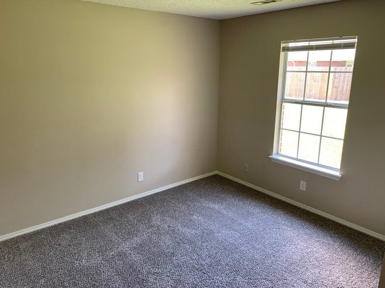 Building Photo - 507A Camellia Dr