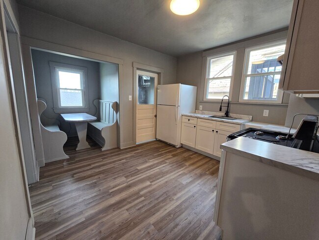 Building Photo - ver5725