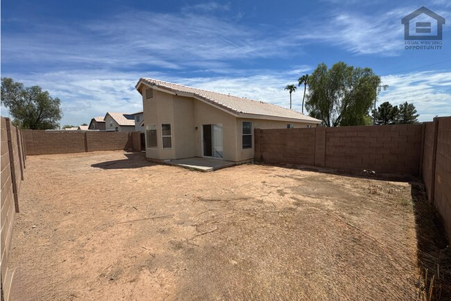 Building Photo - 3Bed/2Bath House at Northern Ave/87th Ave! Ready for Immediate Move-In! – Corner Lot!