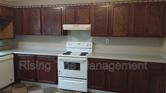 Building Photo - 422 Buckingham Cir