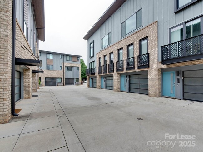 Building Photo - 225 Domain Way