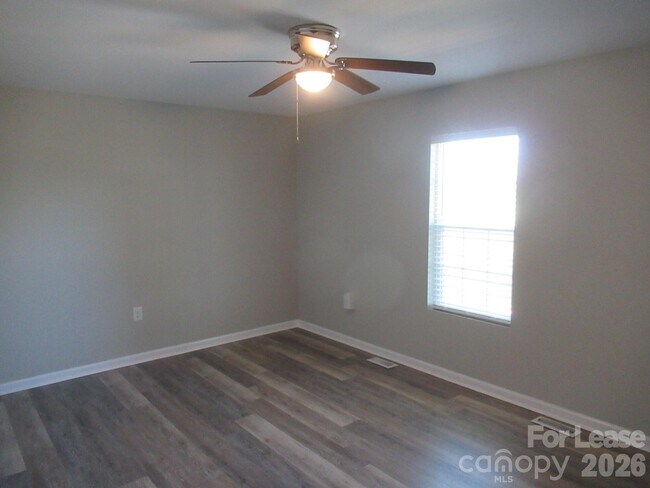 Building Photo - 405 Northbrook III School Rd