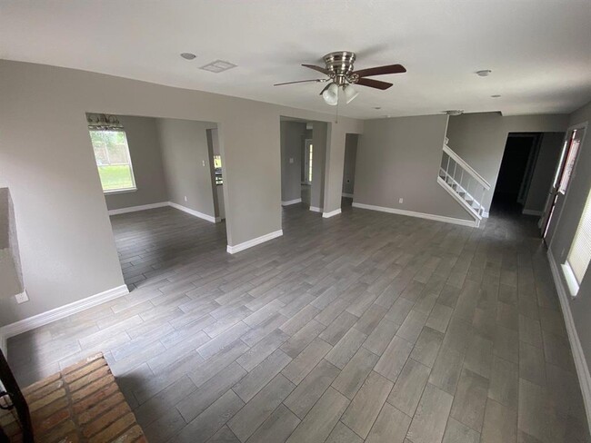 Building Photo - 2110 Hilton Head Dr