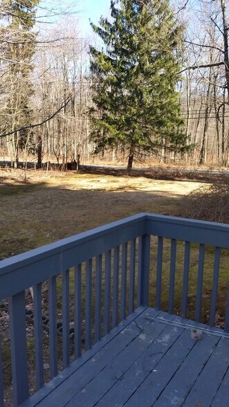 Private deck - 121 Cozy Lake Rd