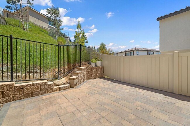 Building Photo - NEWER 3BD/2.5BA Home in desired Main Ranch Development in El Cajon!