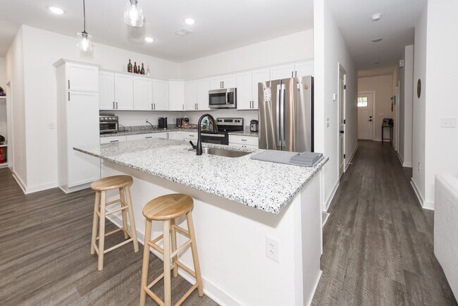 Building Photo - 4 Bedroom 3 Bath Home in Windsor Hill - North Charleston