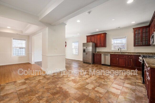 Building Photo - 2421 Franklin St NE