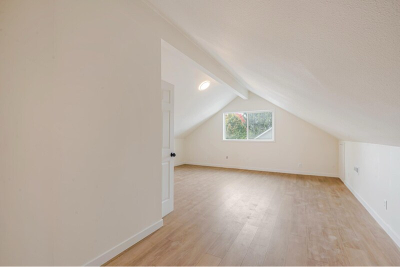 Building Photo - 9111 NE 73rd St