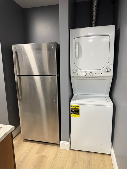 Building Photo - 427 S Augusta Ave