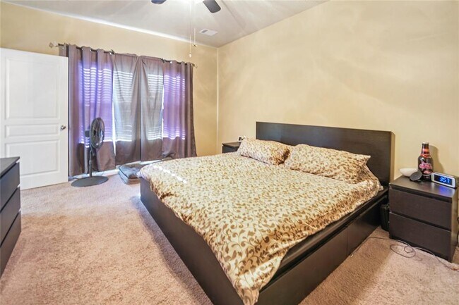 Building Photo - 6939 Hazelnut Ln