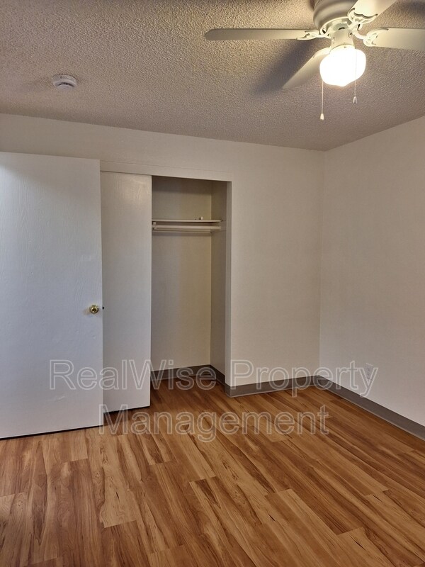 Building Photo - 302 Edwards St