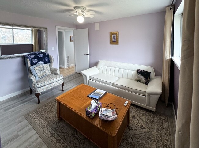 Building Photo - Cozy Basment/Lower Level Apartment