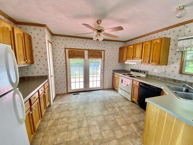 Building Photo - 2075 Walnut Cove Rd