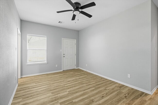 Building Photo - 205 N Bay