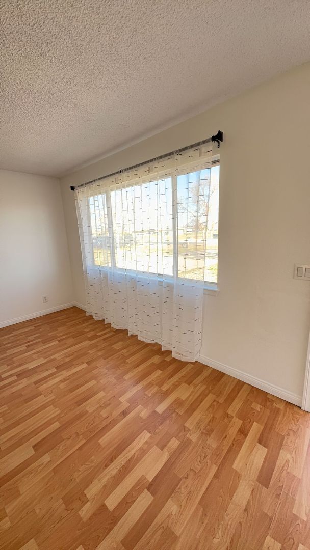 Building Photo - 3 BEDROOM APPLE VALLEY HOME