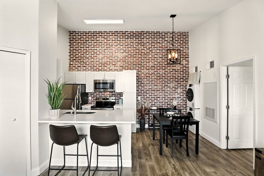 Building Photo - 2549 Grassy Point Dr