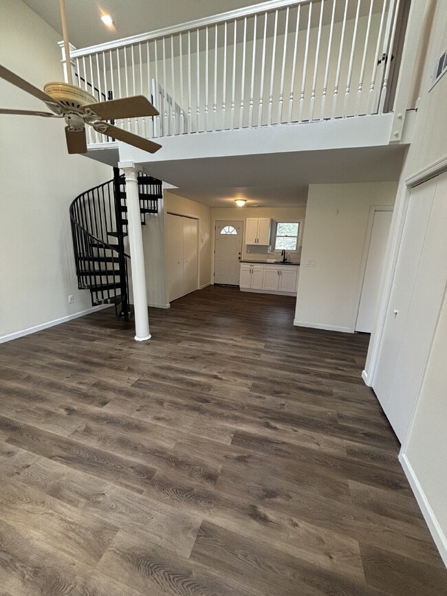 Building Photo - 887 Edwards Rd