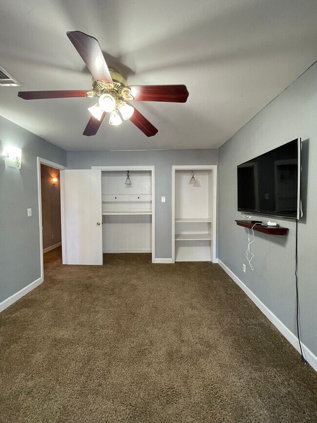 Building Photo - MOVE IN SPECIAL $250 OFF FIRST MONTH'S REN...