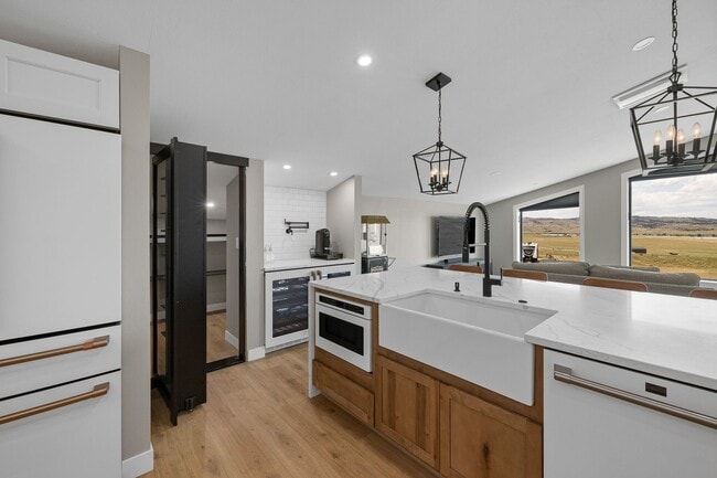 Building Photo - 4 BED | 2 BATH | BARNDOMINIUM | HOT SPRINGS | FURNISHED