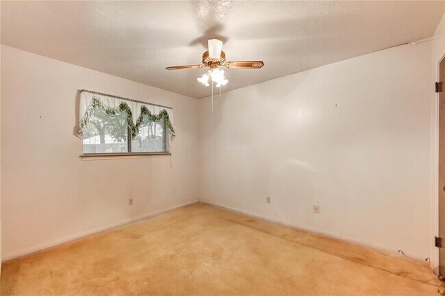 Building Photo - 13634 Greenridge Dr
