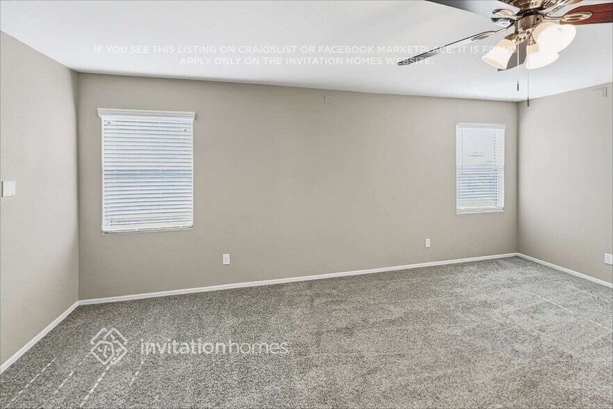 Building Photo - 1425 E Lakeview Dr