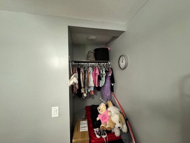 Building Photo - Newly updated 2 bedroom apartment