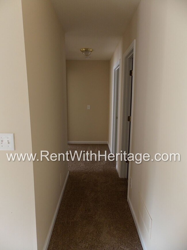 Building Photo - WONDERFUL HOME WITH FULL FINISHED BASEMENT / 5Bd - 3Ba / FENCED YARD