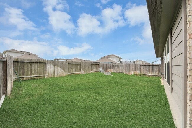 Building Photo - 16916 Rich Pines Dr