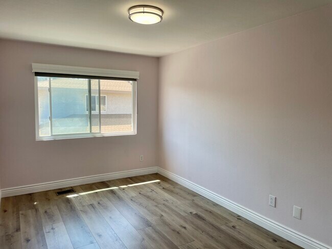 Building Photo - 5470 Baltimore Dr