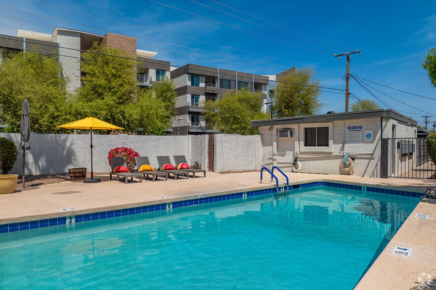 NEWLY-REMODELED POOL. - Bella Villas Apartments