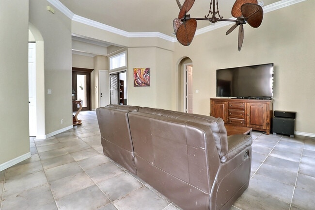 Building Photo - 1289 Beacon Cir