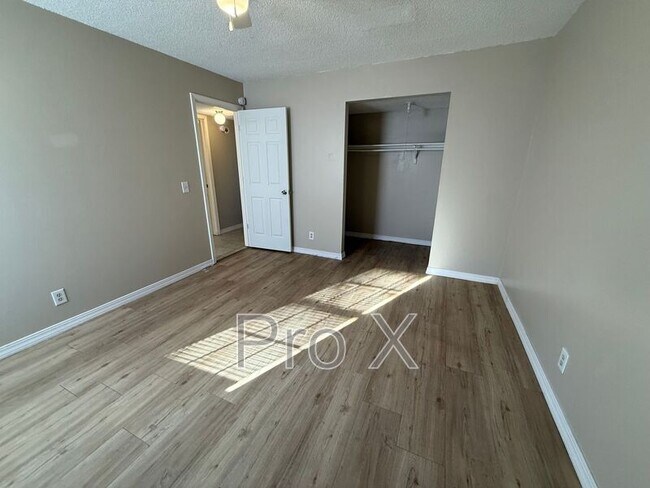 Building Photo - 1021 S St Louis Ave