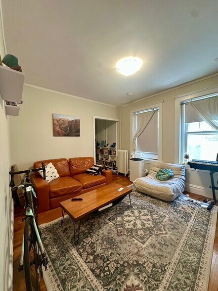 Primary Photo - 61 Strathmore Rd