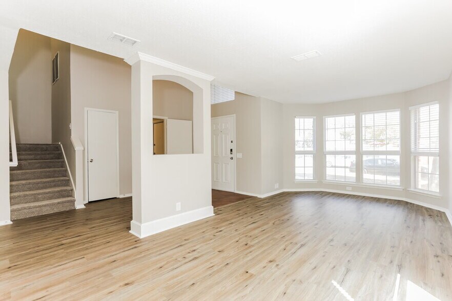 Building Photo - 3205 Stonewall Ln