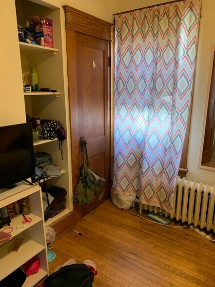 Building Photo - 156 BENSON ST