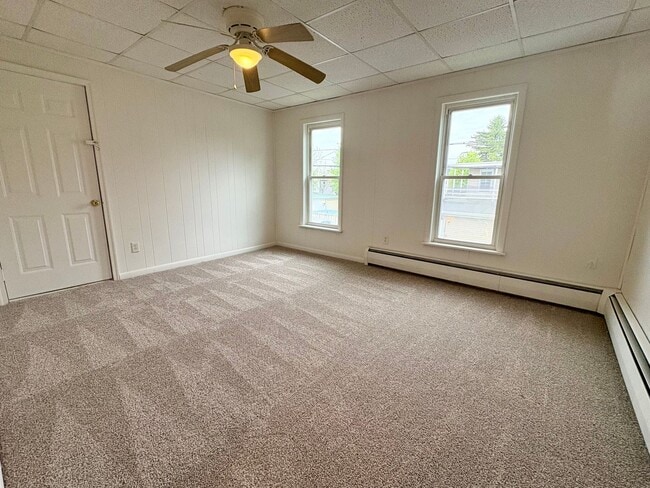 Building Photo - 3 Bedroom 1 Bathroom in Lebanon!