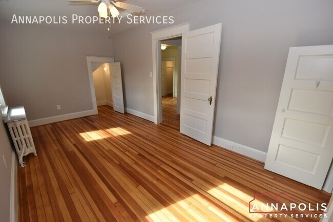 Building Photo - 209 Claude St