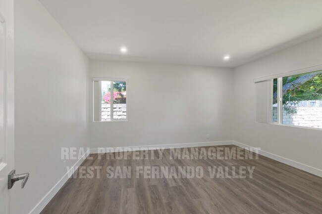 Building Photo - Beautifully Remodeled Single Family Home with Pool