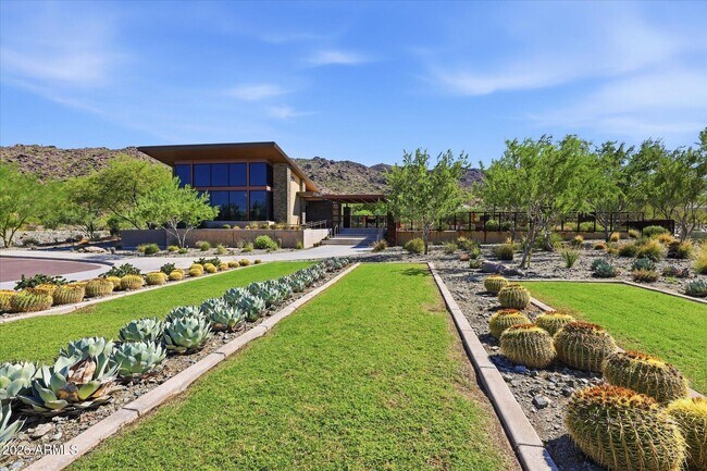 Building Photo - 1118 E Paseo Way