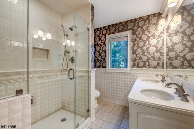 Building Photo - 7 Byron Rd