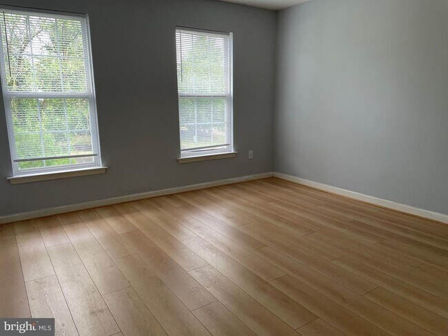 Building Photo - 30 Bridle Ct